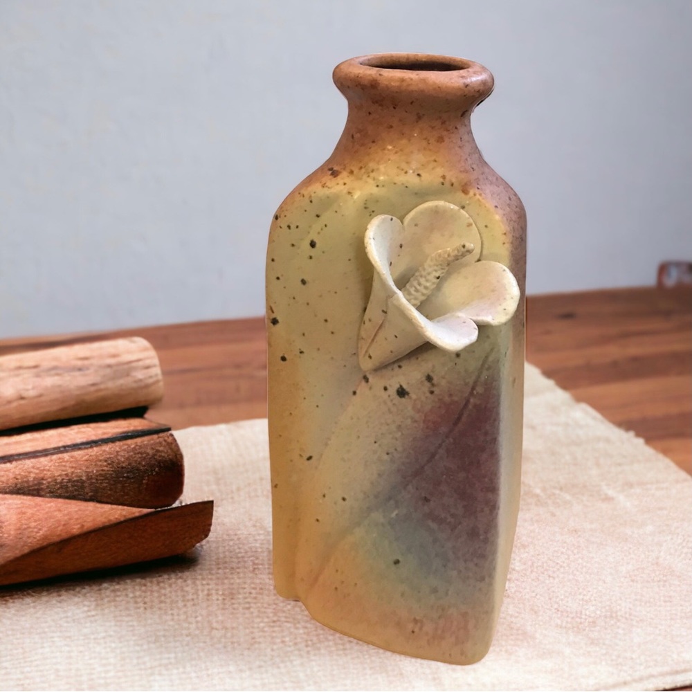 Owl Creek Pottery Figural Lily Flower Bottle Vase 7” Airbrush Doug Cornett